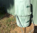 Tumbling compost bin