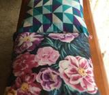 2 Cushions