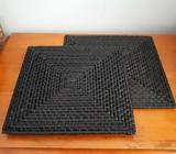 2 x BLACK WOODEN PLACEMATS LORRAINE LEE LINEN BRAND NEW