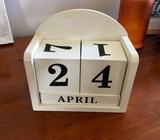 Wooden perpetual calendar blocks