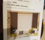 135 x 137 cm blind