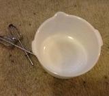 Mixmaster bowl & 2 beaters