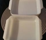 2 Pyrex cooking trays