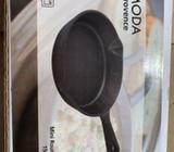 Cast iron round frypan