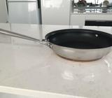 Esssteele pan