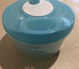 Plastic lettuce spinner