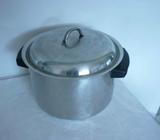 Stainless steel cooking pot good quality little used as new condition