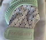 Teething munching mitt