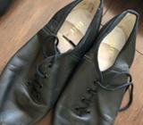 Girls size 5 jazz shoes