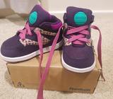 Toddler girls Reebok Pumps size 5 US