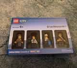 LEGO Toy r us minifigure