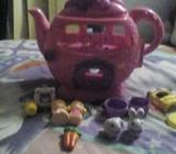 Toy Tea Pot Playset with Figurines