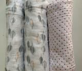Muslin wraps x 3 and 1 easy to swaddle from GroCompany