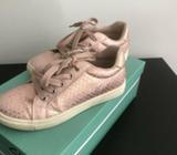 Clarks size 32e