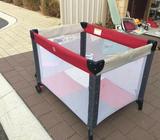 Portable baby cot