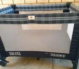 Portable travel cot