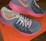Girls Nike size 4 us