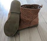 Size 1 girls tan boots