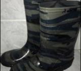 Boys rain boots / gum boots size 2