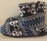 Boys Slippers Size 5/6 - NEW