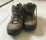 AS NEW Columbia hiking boots size US 8/UK 7.5