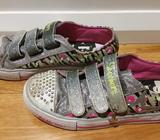 Girls sketchers size US 5