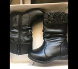 Girls child boots size 6