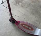 Electric razor scooter