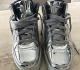 Skechers kids size 4 with lights