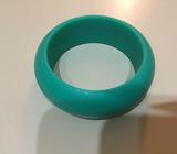 Jellystone teething round bangle in aqua