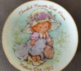 Avon Collectable bone china plate - Mother's Day 1982 New Condition