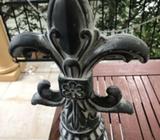 Fleur de Lys statue