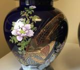 Vintage Japanese urns. Two of them. 30 cm high with lid on